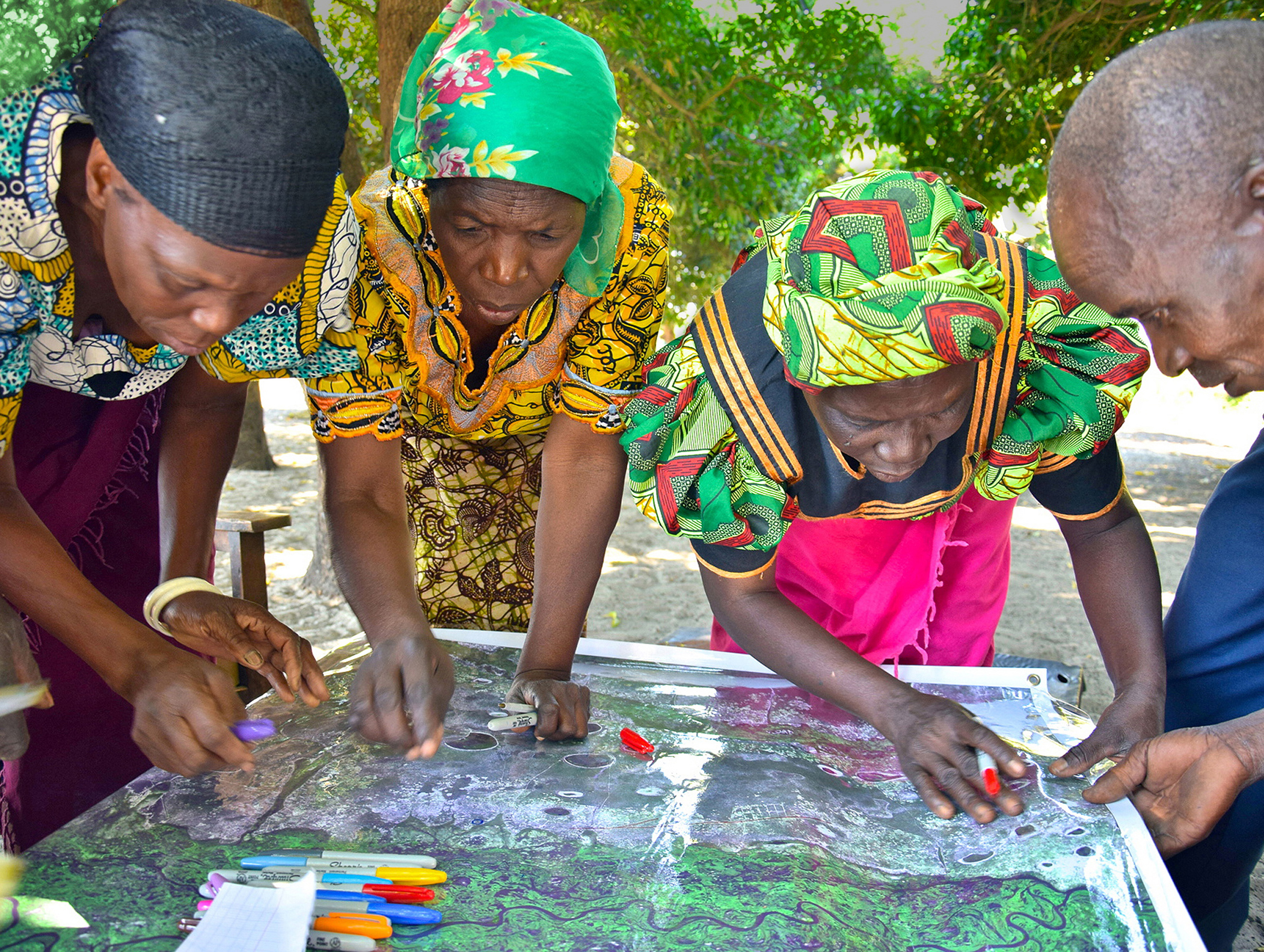 Picture 1. Participatory mapping activity with community leaders from Nalitoya, Zambia. Photo by Trinidad del Rio.